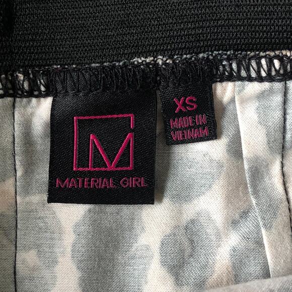 Material Girl Layered Mini Skirt Women's Size XS Leopard Print Back zip - Picture 2 of 5